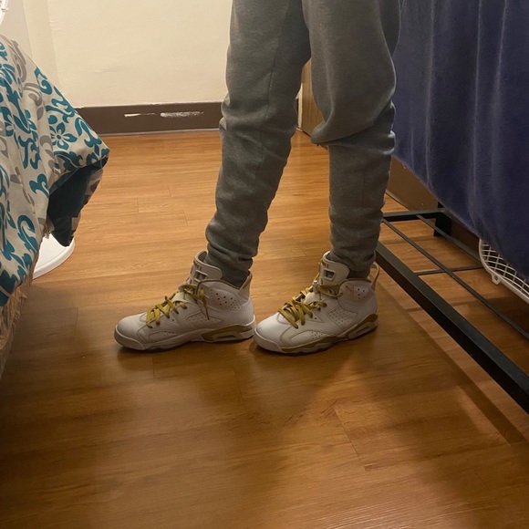 Jordan 6 Golden Moments Size 9 *IN HAND* - Picture 10 of 12